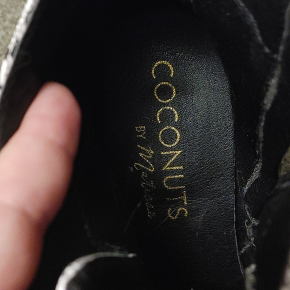 Snakeskin ankle bootie - Picture 5 of 5